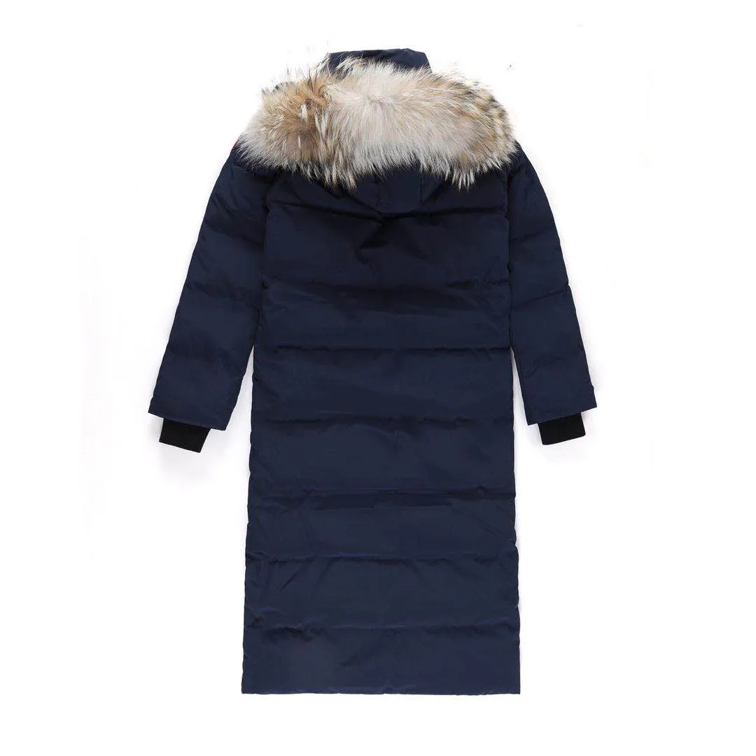 P760 Canada Goose Canada Goose #Mystique 3035LB extended parka down jacket/22 styles #women# ➖ Genuine synchronous anti-counterfeiting chip sensor! ➖ Imported 21-count polyester-cotton blended original fabric [last year’s 16-count/18-count hard fabrics have been completely eliminated, this year all use 21-count genuine synchronous fabrics, the soft mid-strap feels delicate and textured], genuine synchronous Feather-Light 10D waterproof coating fabric, made of 84.5 polyester fiber and 15.5 cotton, 100% the best feel in the entire network! ➖ The genuine official website is synchronized with the international standard 80 velvet! ➖ Using the best nylon lining with double double-layer sealing design, velvet-proof No. 7 needle + grid-filled down ready-made garments, there is 100% no so-called velvet running! ➖ The cuffs are designed with thickened seamless threads, and the collar and pockets are lined with top-quality polar fleece to keep you warm and comfortable! ➖ Yoshida YKK provides original custom-made electroplated sliders. YKK two-way lockable zippers are tight and smooth and will not peel off paint! ➖ 3M composite guarantees that the Velcro is the same as the original, durable, and all accessories and hardware are custom-made! ➖ Imported BEHRINGER embroidery machine to customize the 10,000-needle embroidery logo, 98% of which can be reproduced to restore the original logo. You can check and compare on the official website! ➖ The fur collars are all made of large pieces of Western Canadian blue wolf hide, ensuring that each fur collar is 13-15cm wide!  ⛔No slander, no exaggeration, professionalism because of focus!  SIZE: XXS XS S M L XL [Attached: Size chart]